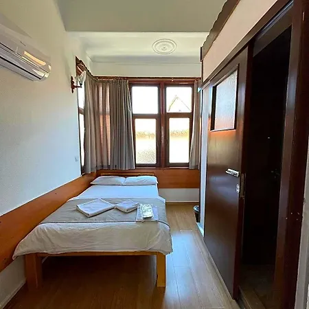 Hotel Held 2*