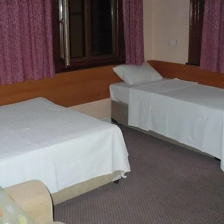 Hotel Held 2*