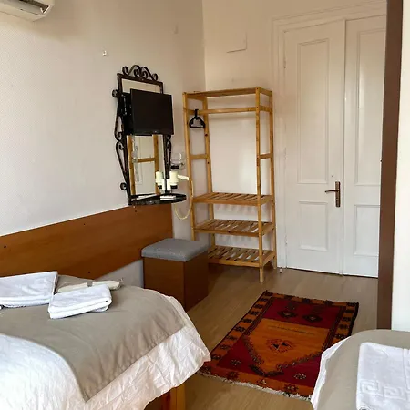 Hotel Held 2*